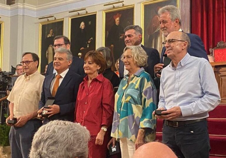 La UV entrega reconocimientos