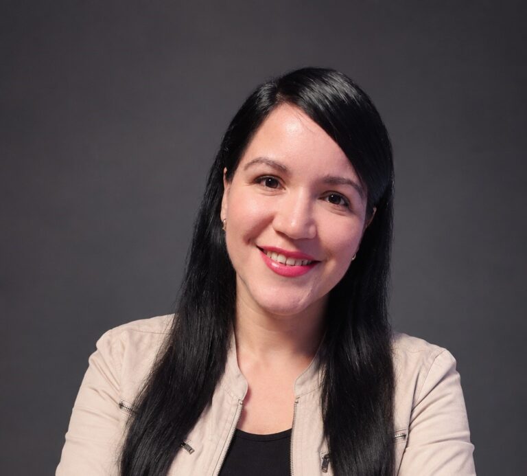 Delia Gaibor Sánchez hace el lanzamiento oficial del videojuego educativo e interactivo en 2D: Pictoverso Universe, con su primera entrega “Axia Aprende el Mundo”, inspirada en las historias de Pictoverso (2025).